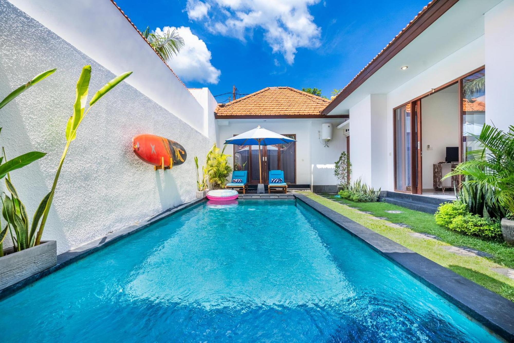 4-bedroom Pool Near Center *