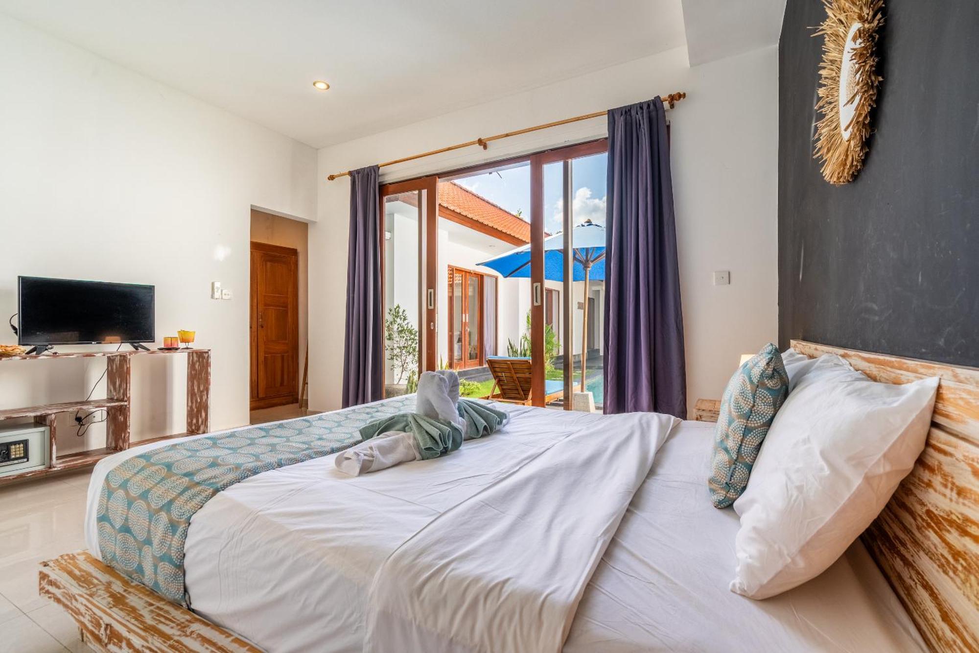 4-bedroom Pool Near Center
