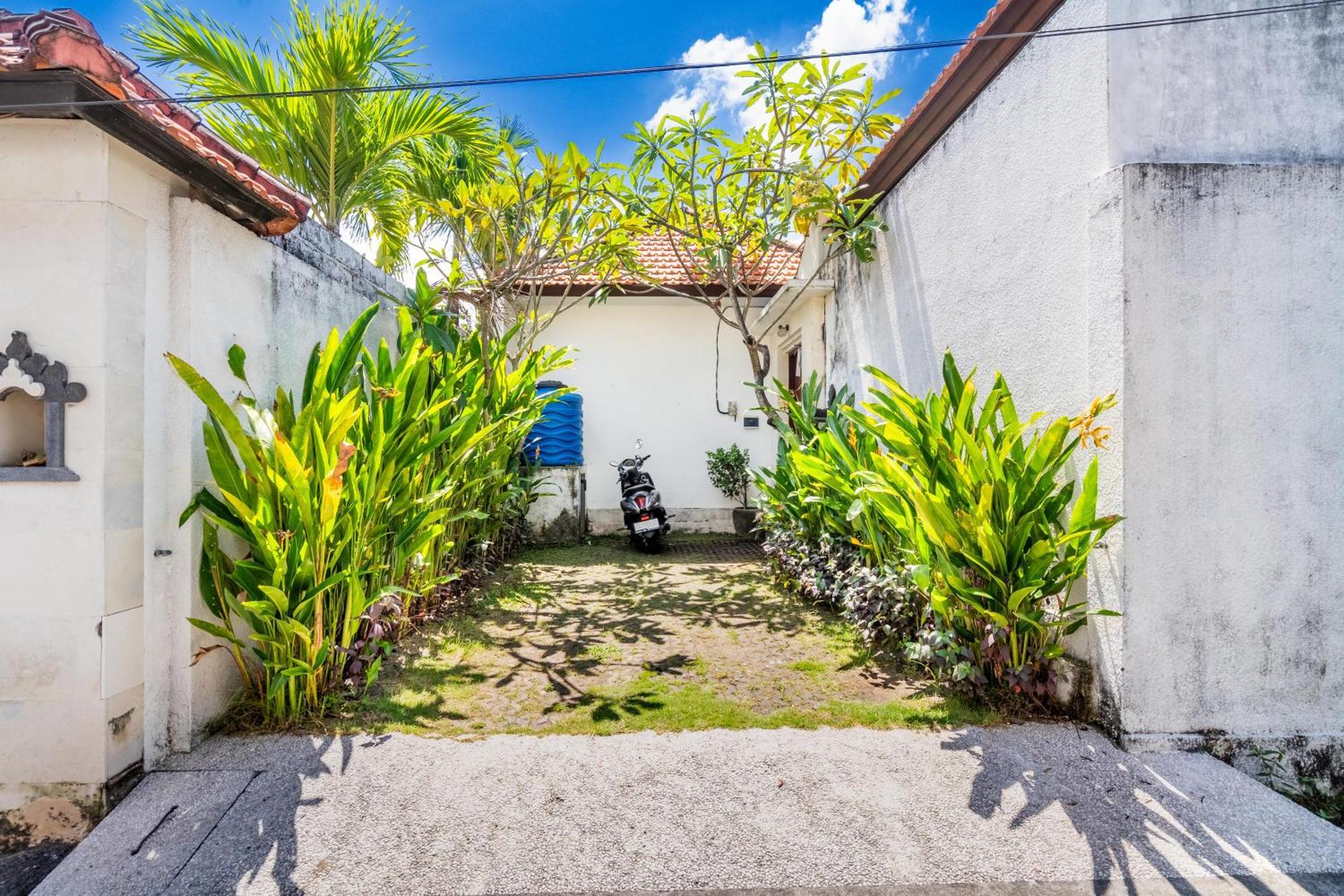 4-bedroom Pool Near Center Seminyak (Bali)