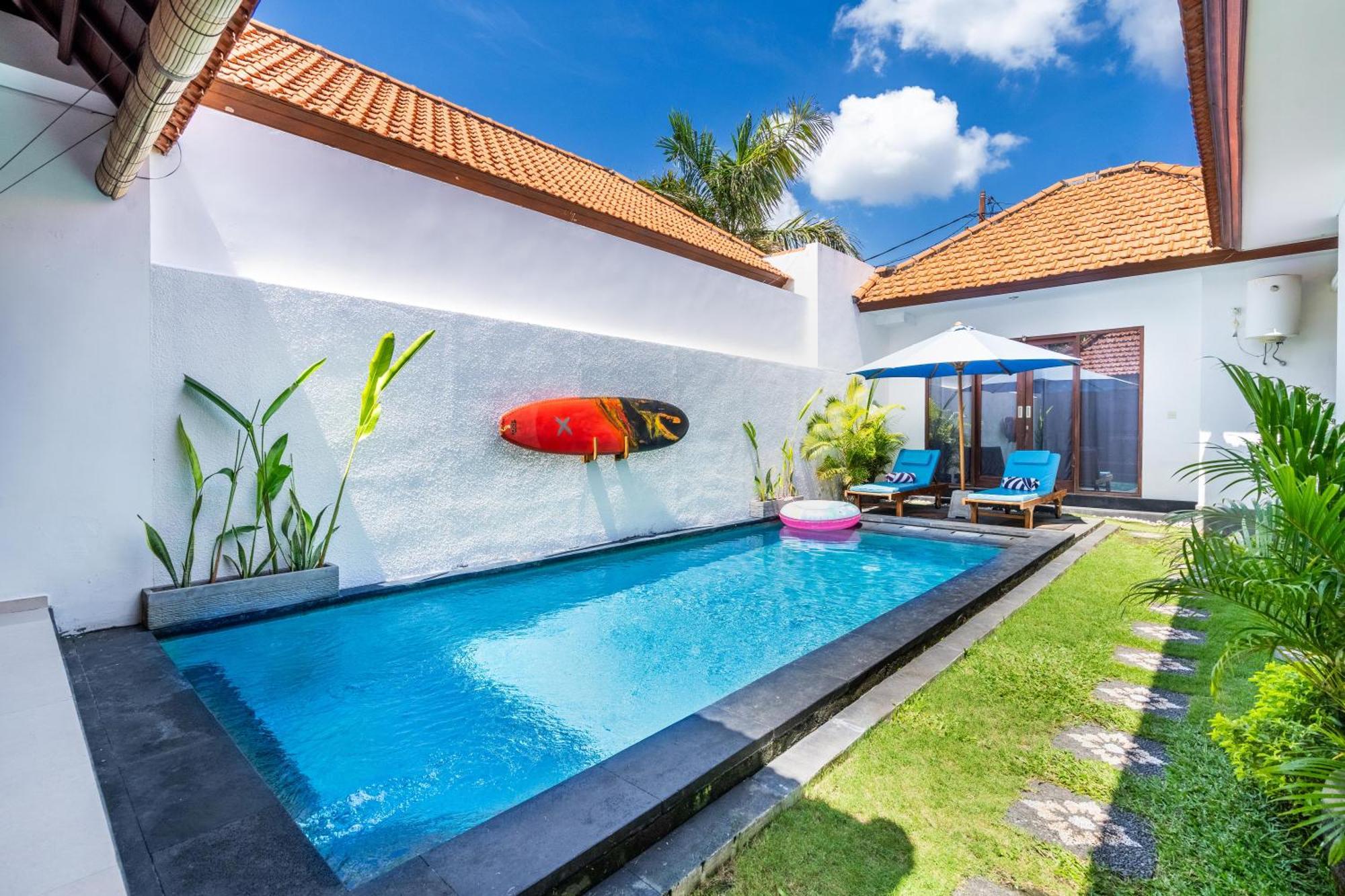 4-bedroom Pool Near Center
