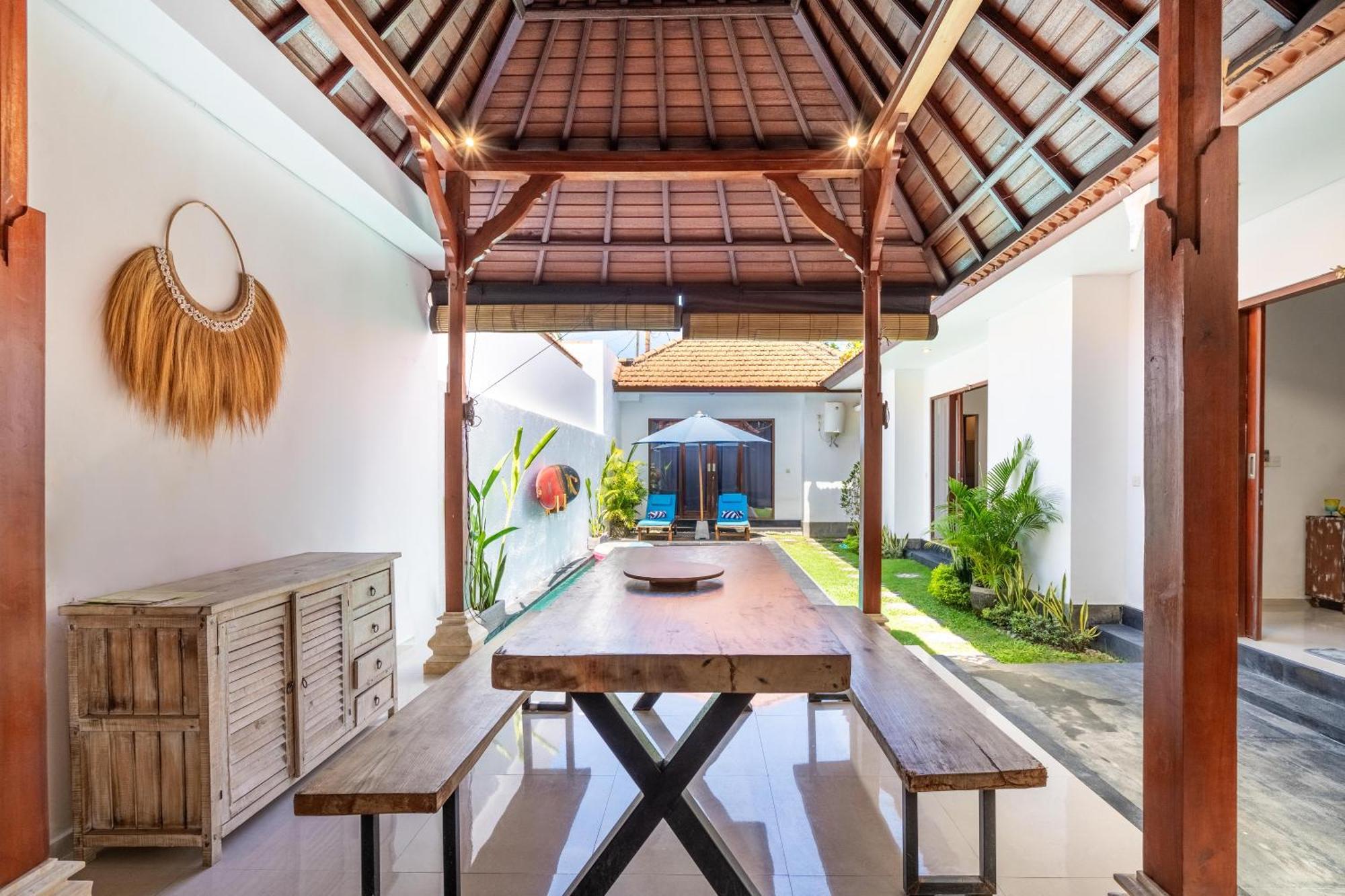 4-bedroom Pool Near Center *