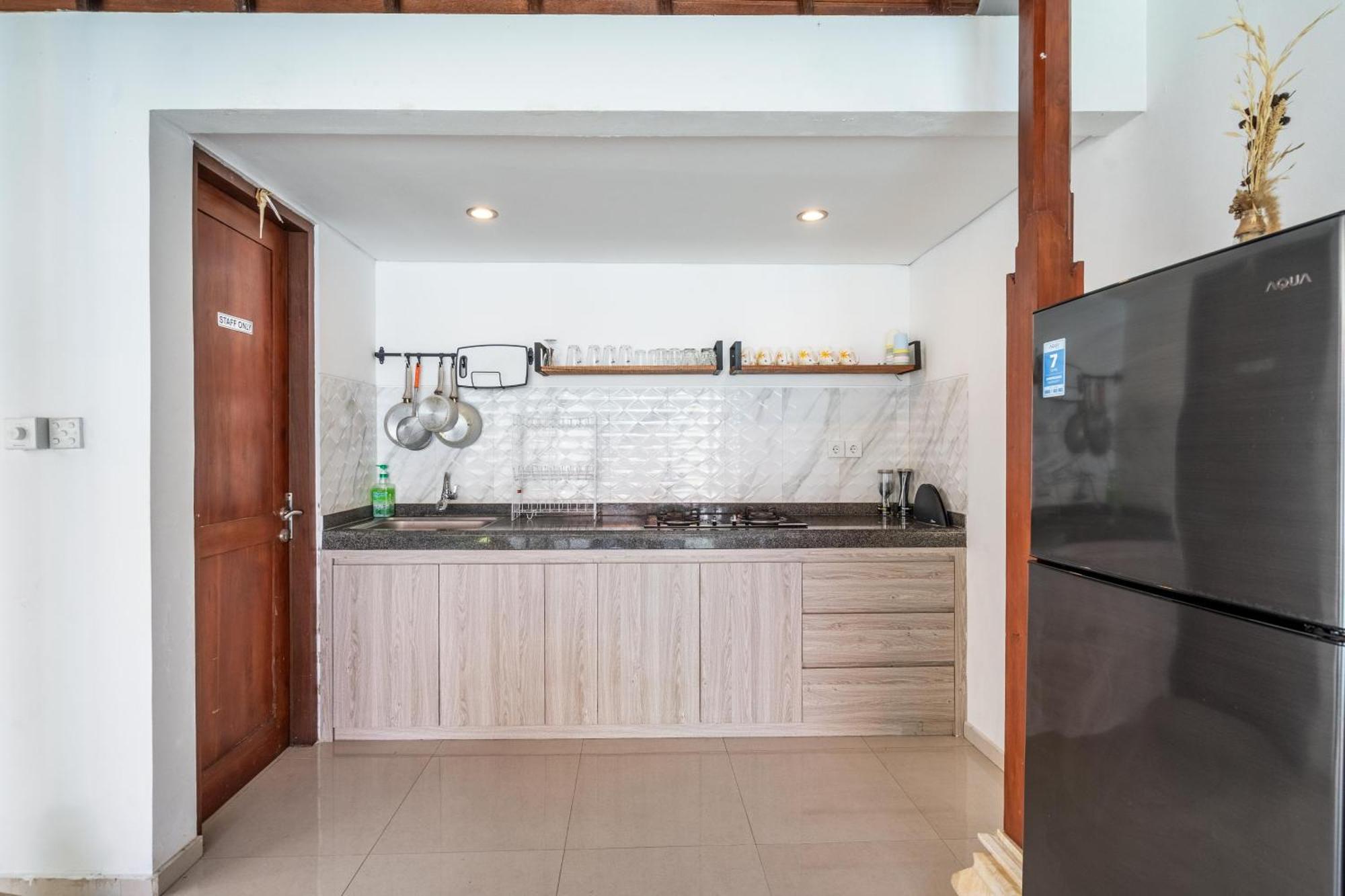 4-bedroom Pool Near Center * Seminyak (Bali)