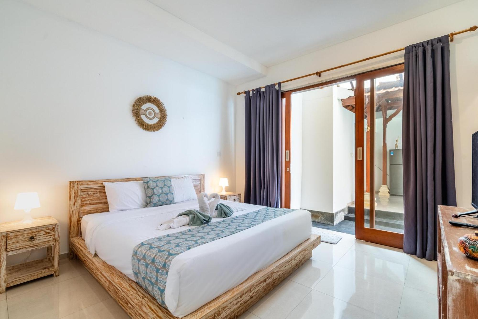 4-bedroom Pool Near Center Villa
