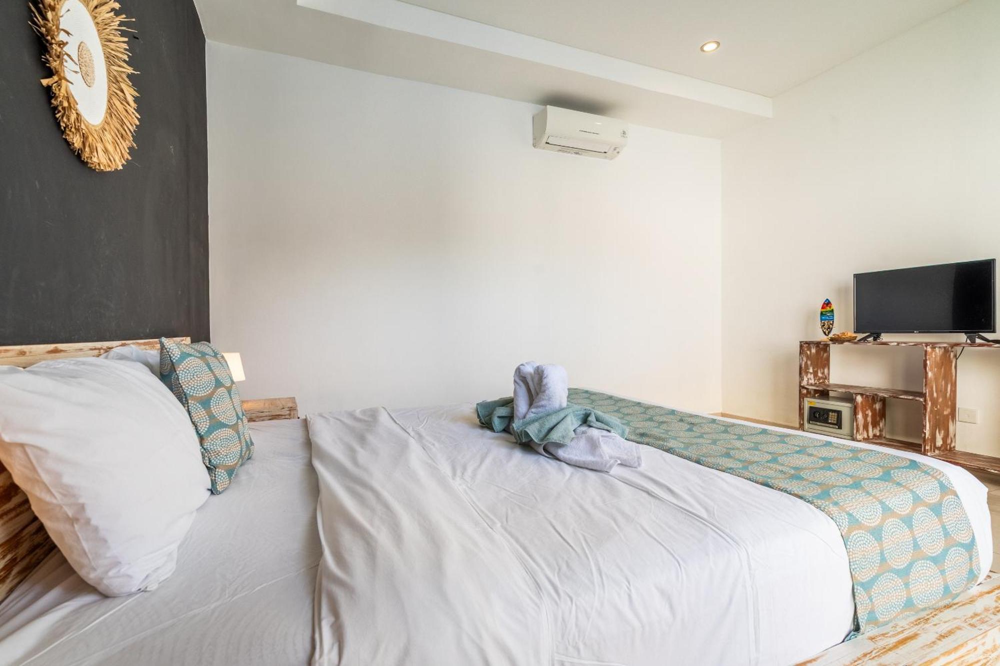 4-bedroom Pool Near Center * Seminyak (Bali)