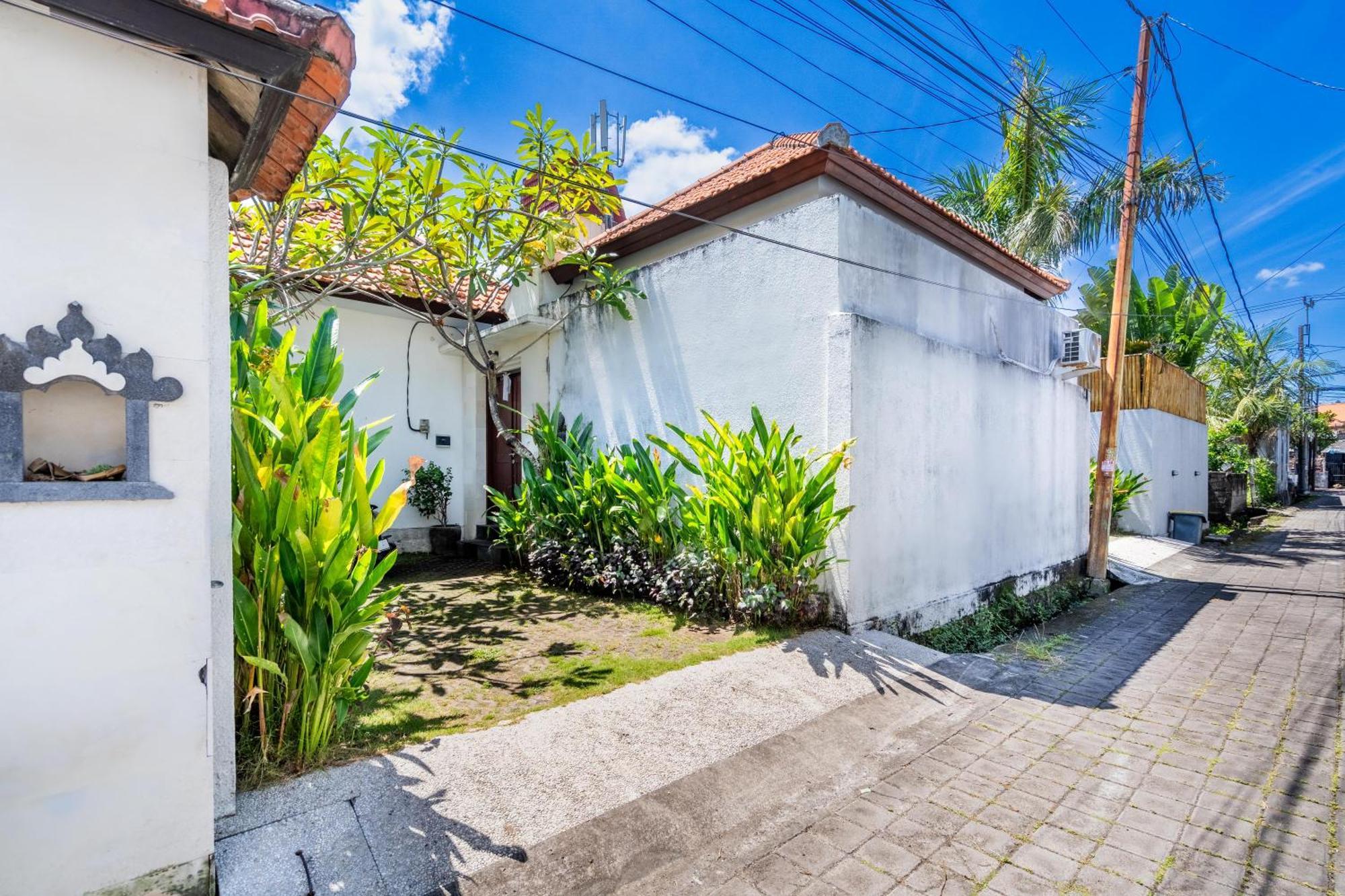 4-bedroom Pool Near Center *