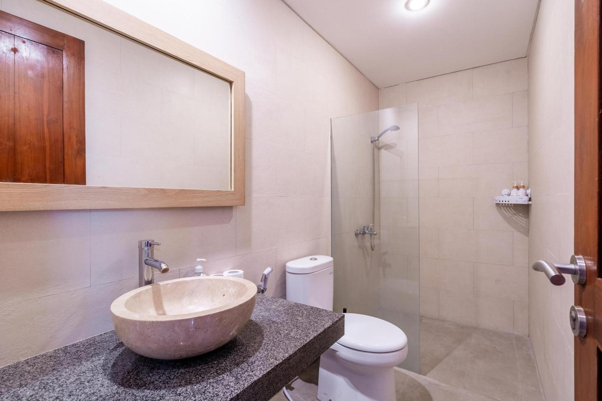 4-bedroom Pool Near Center *