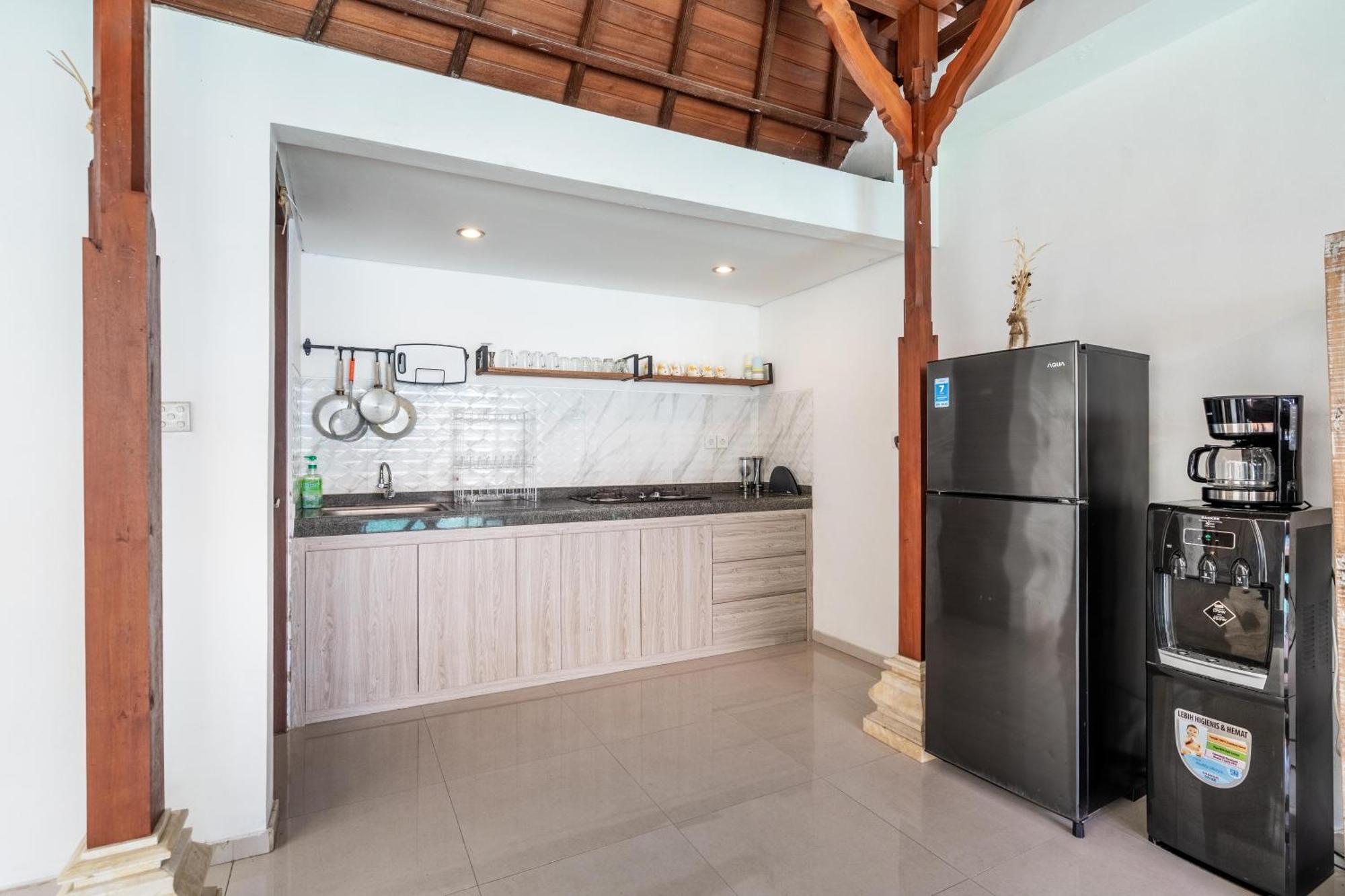 4-bedroom Pool Near Center * Seminyak (Bali)